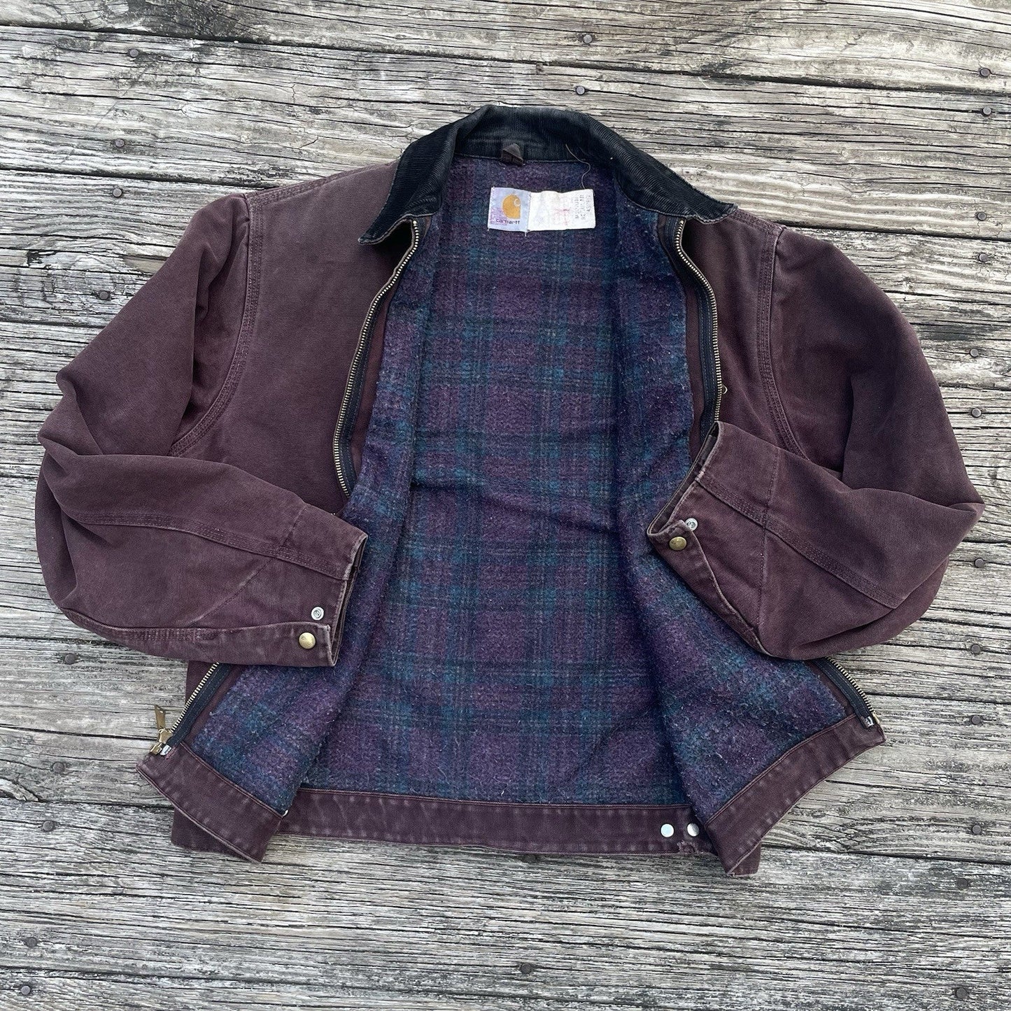 vintage carhartt j43 brg sandstone detroit jacket in burgundy size medium