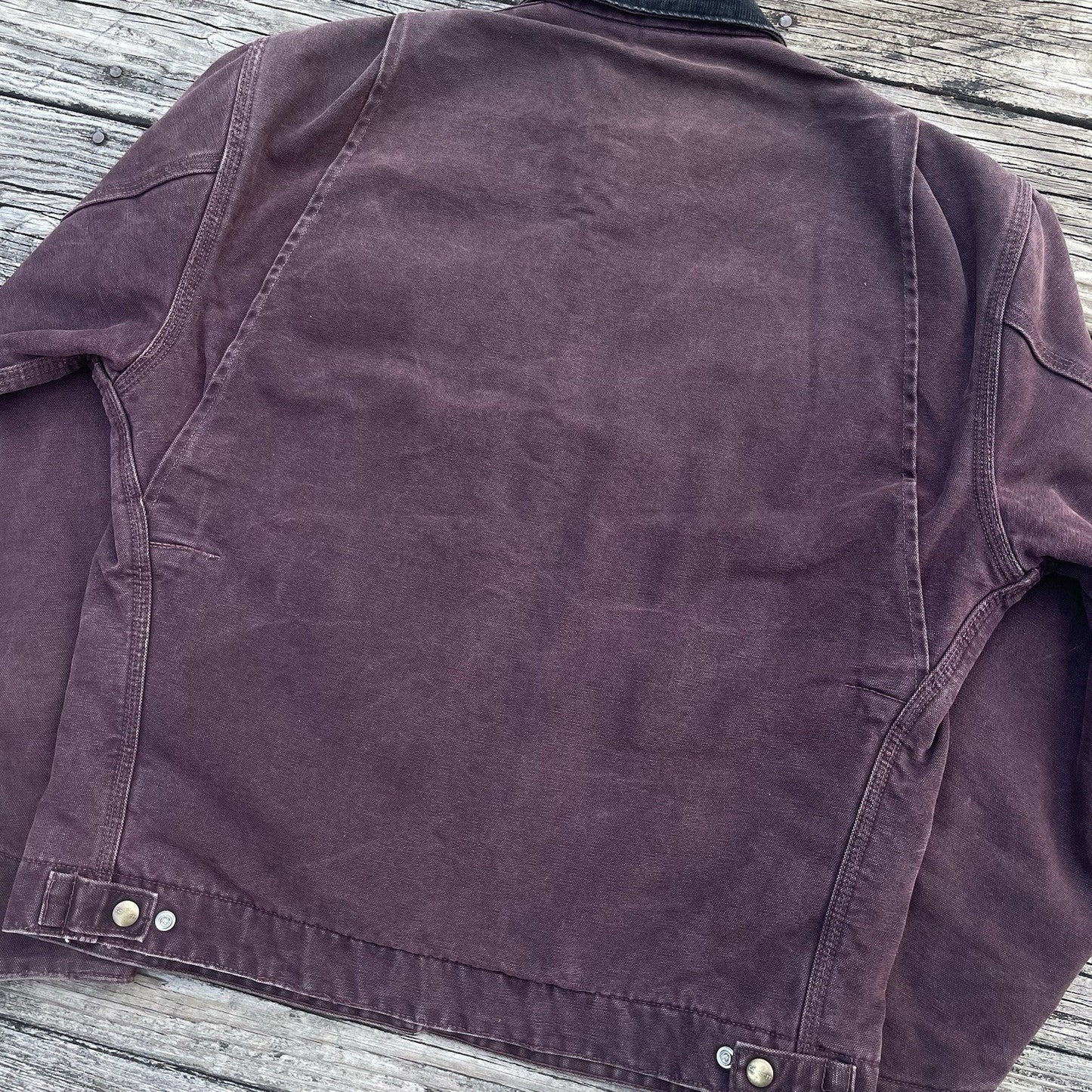 vintage carhartt j43 brg sandstone detroit jacket in burgundy size medium